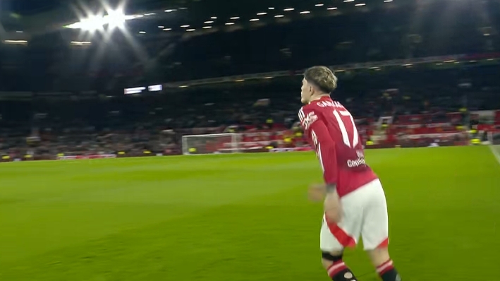  曼聯(lián)半場(chǎng)調整，多古被換下加納喬登場(chǎng)