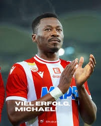  喀麥隆籍球員邁克爾-舍庫瓦轉會(huì )梅州客家，今年28歲、司職前鋒