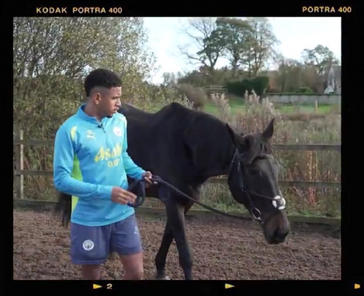  薩維尼奧：足球以外的愛(ài)好是馬，曼市多雨又冷但我過(guò)得很開(kāi)心