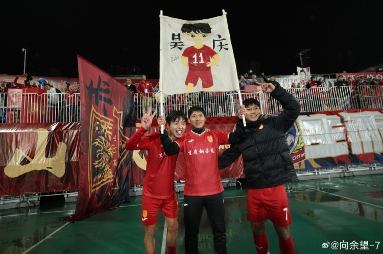  足球報：向余望成為“防不住的人” 重慶銅梁龍平均年齡僅23.7歲