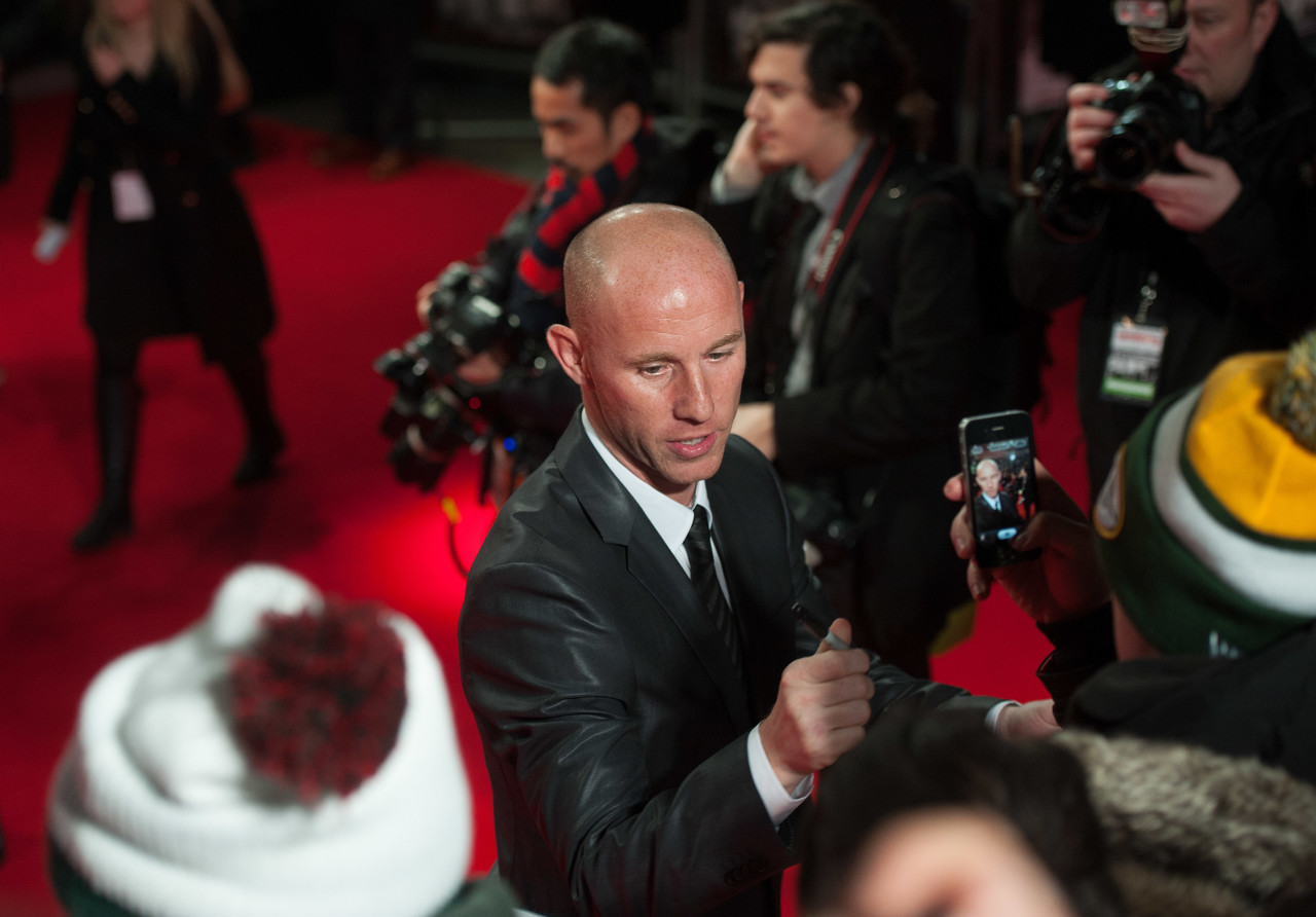  太陽(yáng)報：有人醉酒頭撞保安遭調查，曼聯(lián)名宿巴特生日派對惹麻煩