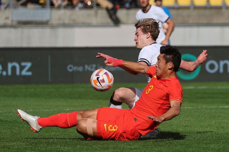  足球報：醫生不建議朱辰杰傷勢未愈時(shí)貿然出戰 不排除二次傷害