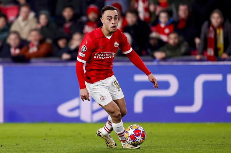  已傷缺11個(gè)月！德斯特復出為埃因霍溫替補出戰30分鐘，獲球迷掌聲