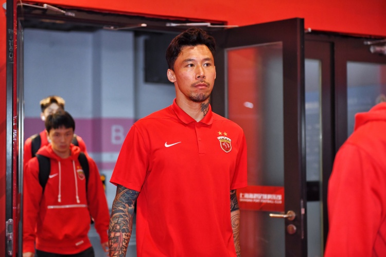  徐根寶：當初球隊困難只能把張琳芃賣(mài)給恒大，他不肯走我趕他走