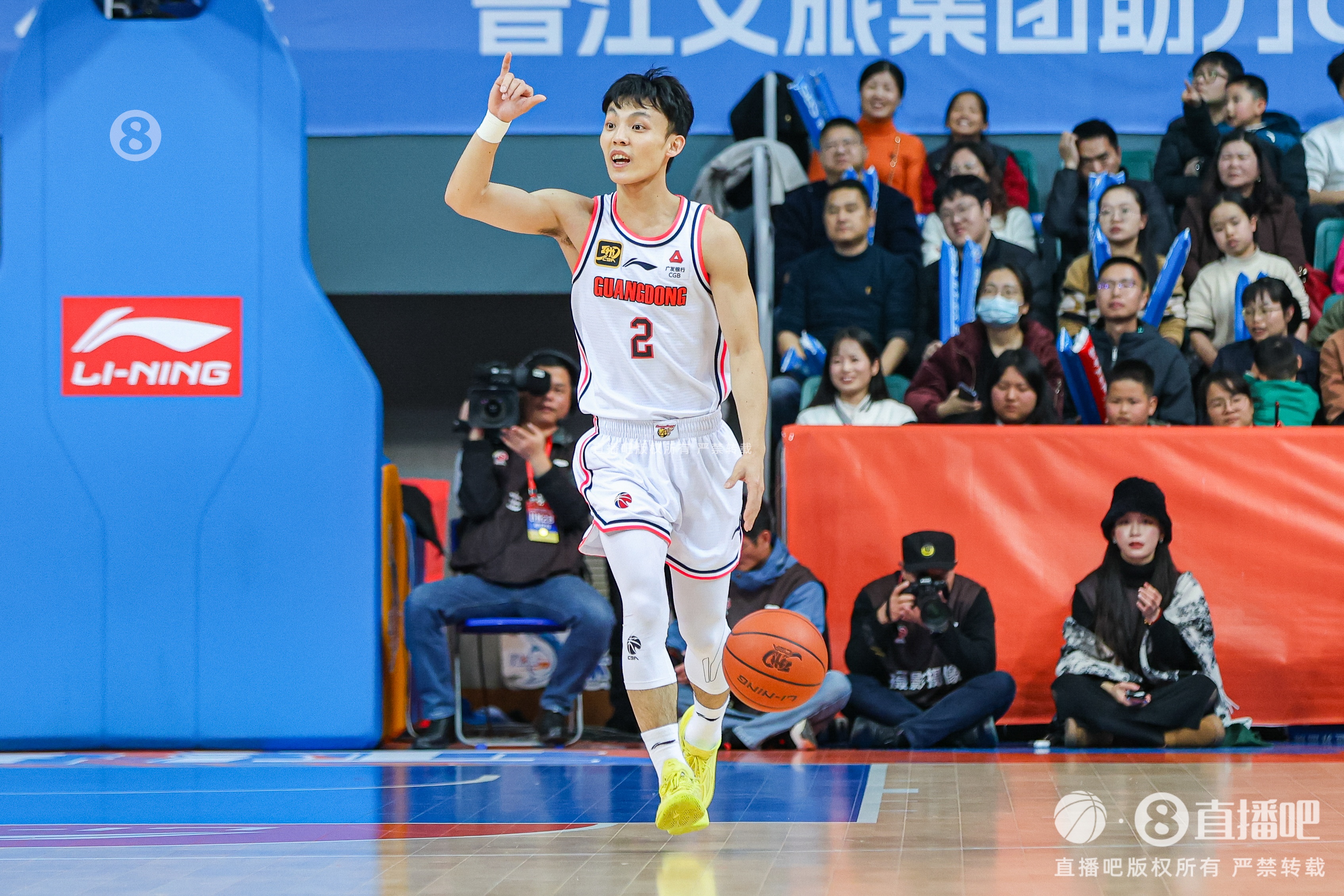  難得打這么短時(shí)間！徐杰32分鐘11中6拿到17分3板7助 正負值+36
