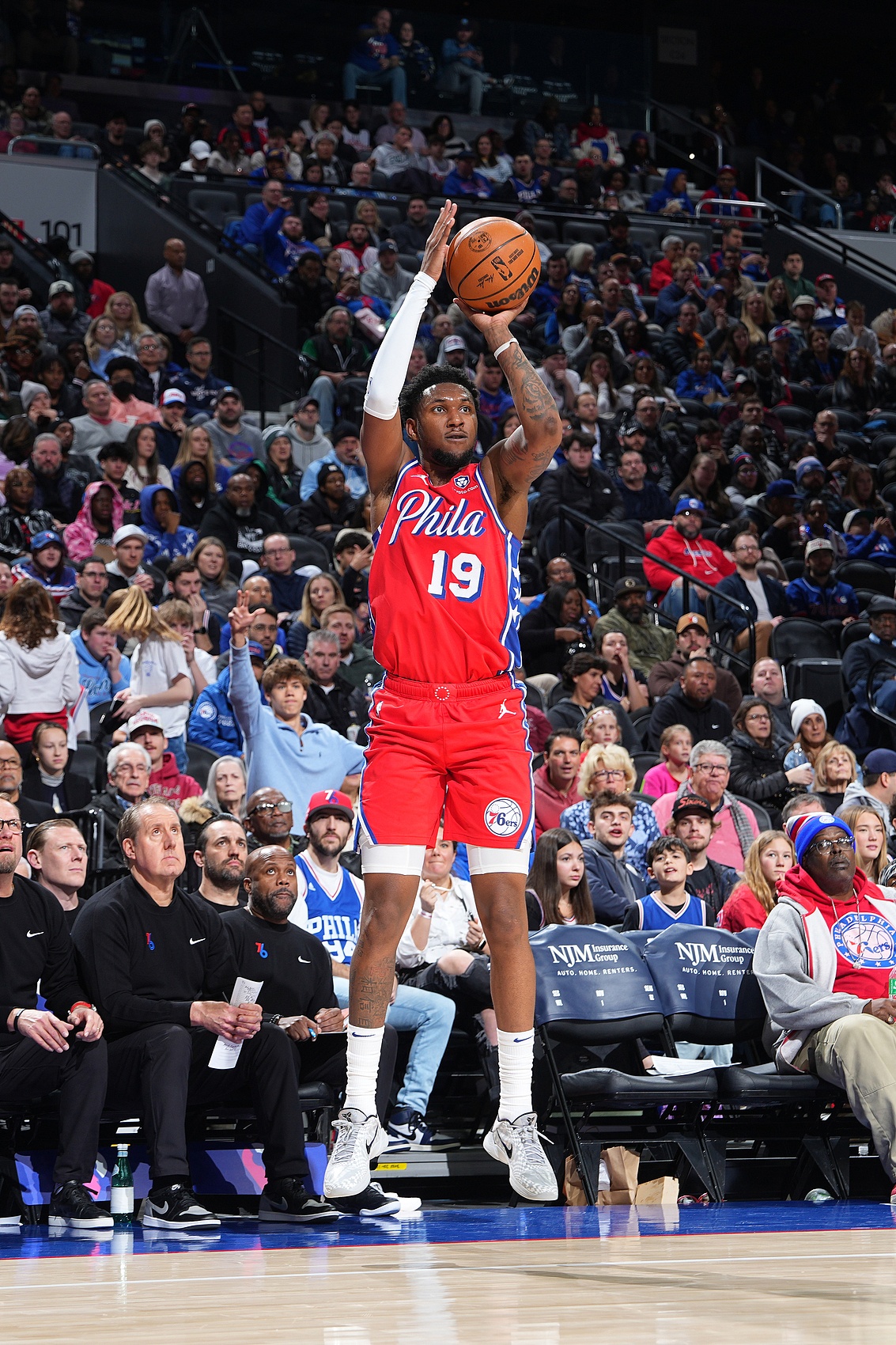  隊記：76人將和賈斯汀-愛(ài)德華茲簽標準合同至賽季結束